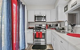 St Paul Fry Street Den Suite#1